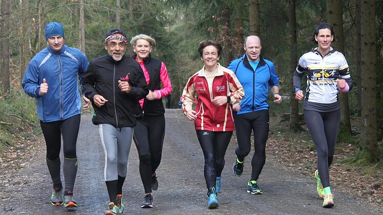 Die Gruppe, die immer freitags zum Training für den großen Sponsoren- und Sternlauf kommt, ist derzeit noch übersichtlich, doch bei jedem Training kann Jutta Kratzel von der SGB Stadtsteinach mehr Menschen locken.  Fotos: Sonny Adam