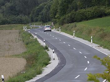 Die Kreisstraße zwischen Wannbach und Urspring ist ab Mittwoch wegen Bauarbeiten komplett gesperrt. Foto: Josef Hofbauer