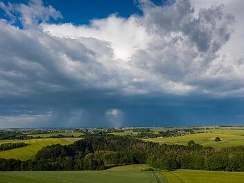 Unwetterfront zieht über Bayern