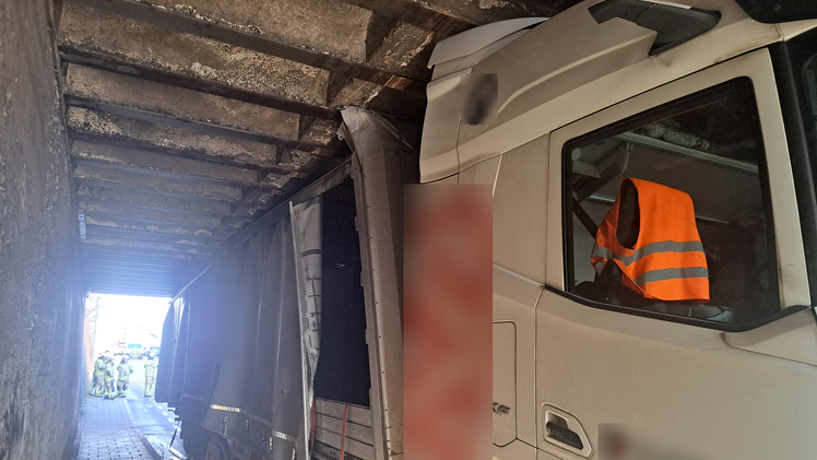 Lkw sorgt für Straßensperrung am Bahnhof in Bamberg