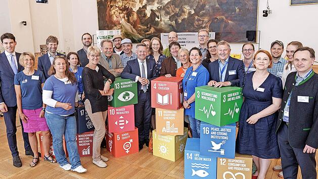 Vertreter der staatlich anerkannten Umweltstationen in Bayern pr&auml;sentierten ihre Arbeit im Maximilaneum im Bayerischen Landtag unter dem Dach der ANU.