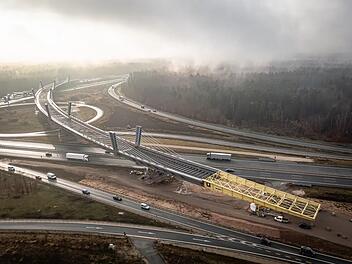 A6 und A9: Brücke am Autobahnkreuz Nürnberg-Ost um 64 Meter verschoben