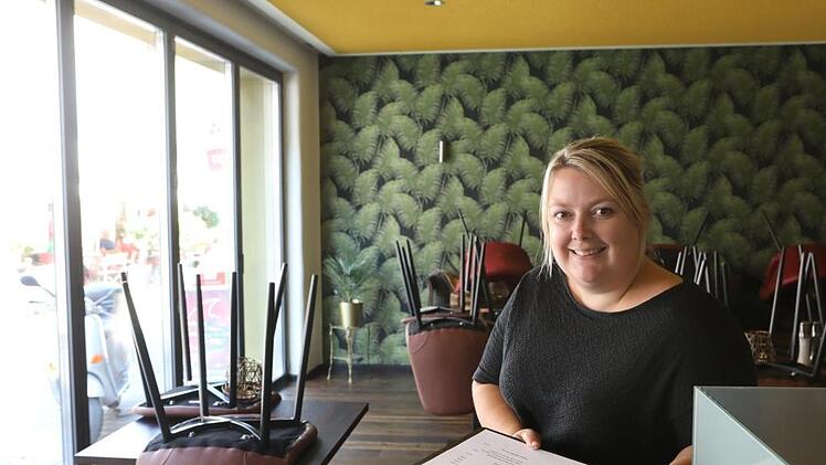 Nur noch vier Tage bis zur Eröffnung: Kathrin Grüner, alias Lübbi, eröffnet das Lübbis in der Apothekenstraße.  Foto: Barbara Herbst