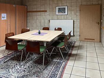 Einer der Teamräume wurde in einem ehemaligen Umkleideraum der Soccerhalle in Forchheim eingerichtet.
