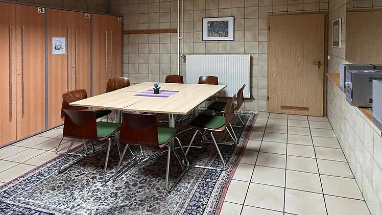 Einer der Teamräume wurde in einem ehemaligen Umkleideraum der Soccerhalle in Forchheim eingerichtet.