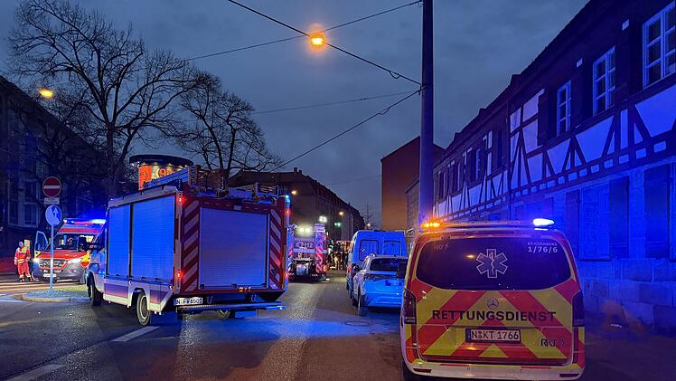 Brand im Seniorenheim: Gro&szlig;einsatz der Rettungskr&auml;fte in N&uuml;rnberg