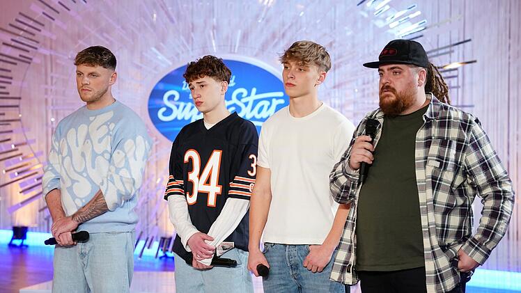 Von den Top 15 schieden Zeliha Coban (22) und Loredana Bono (23) direkt aus. Maric Verch (31), Timur Gross (19), Tyrell Hagedorn (18) und Lex Spielhaupter (35, von links) mussten als Wackelkandidaten erneut vor die Jury. Da musste Timur gehen.