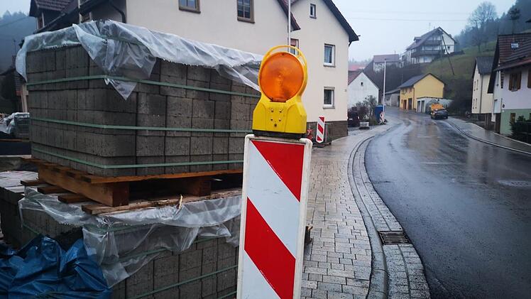 Die Bauarbeiten in der Salzforststraße in Schmalwasser wurden nicht rechtzeitig zum Jahresende fertig.  Foto: Marion Eckert