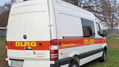 Die DLRG hat ihren Spender auf dem Auto verewigt. Foto: DLRG