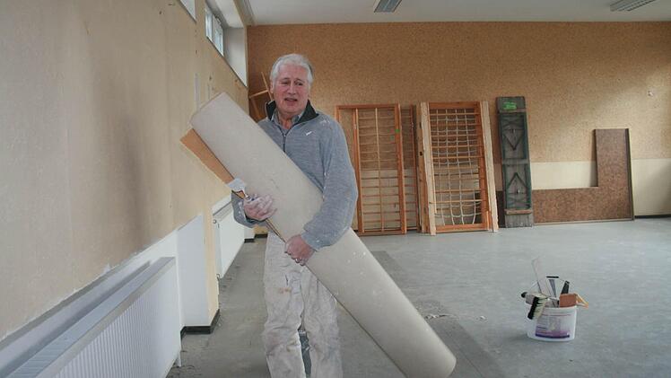 Arbeiten an der ehemaligen Schule von Stralsbach.