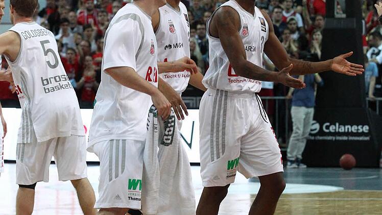 Die Brose Baskets verlieren den Krimi gegen die Bayern mit 75:76 und damit auch das Rennen um den ersten Platz. Foto: sportpress