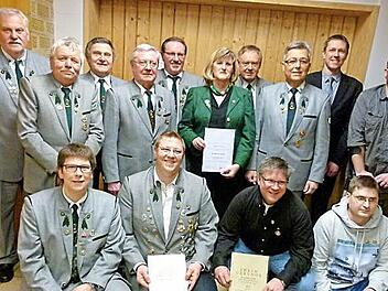 Die Hauptversammlung der Schützengesellschaft Einberg war Anlass, langjährige und verdiente Mitglieder zu ehren. Foto: Doris Weidner
