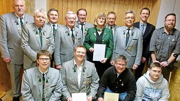 Die Hauptversammlung der Schützengesellschaft Einberg war Anlass, langjährige und verdiente Mitglieder zu ehren. Foto: Doris Weidner