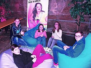 Zwanglos geht es in der Chillecke zu.  Foto: Roland Dietz