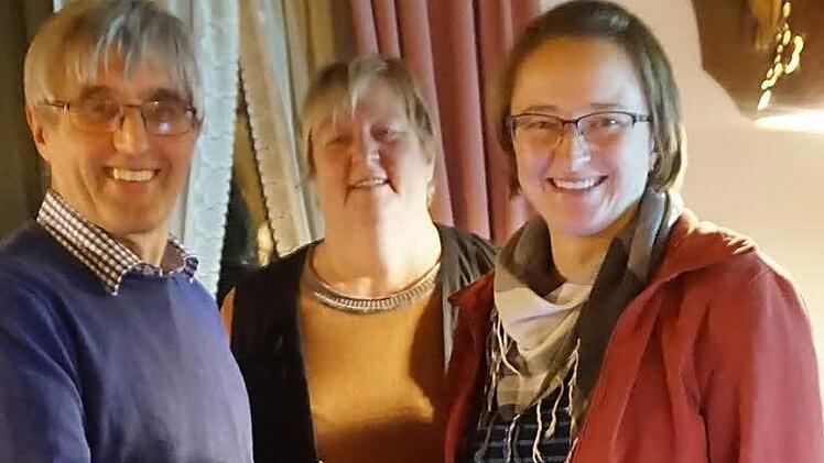 BBV-Geschäftsführer Hans Rebelein gratuliert Katja Angermüller zur Wiederwahl. Foto: Bauernverband