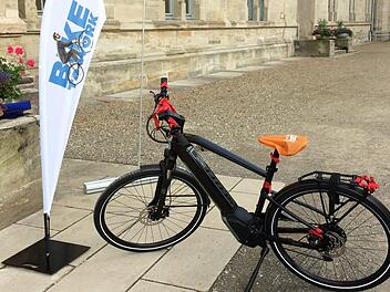 Ein heiß begehrtes Objekt: Dieses E-Bike war der Hauptpreis bei einem Wettbewerb, der nun aufgrund von Internet-Manipulationen ad absurdum geführt wurde. Tragische Pointe: Der rechtmäßige Sieger verpasste am Montagabend die Siegerehrung. Nun verbleibt das E-Bike beim Sponsor.Oliver Schmidt