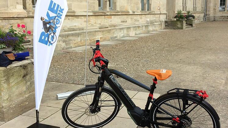 Ein heiß begehrtes Objekt: Dieses E-Bike war der Hauptpreis bei einem Wettbewerb, der nun aufgrund von Internet-Manipulationen ad absurdum geführt wurde. Tragische Pointe: Der rechtmäßige Sieger verpasste am Montagabend die Siegerehrung. Nun verbleibt das E-Bike beim Sponsor.Oliver Schmidt