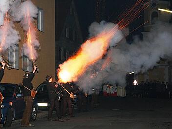 Böller-Schützen beenden die 950-Jahrfeier in Gosberg und Pinzberg.Fotos: Franz Galster
