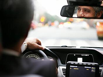 Einmal zum Hauptbahnhof und einen Psychologen, bitte! Foto: Simon Hellsten/Taxi Stockholm/dpa