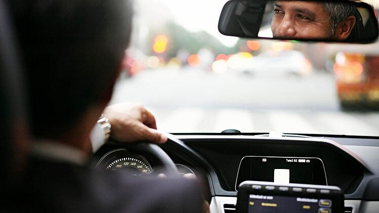Einmal zum Hauptbahnhof und einen Psychologen, bitte! Foto: Simon Hellsten/Taxi Stockholm/dpa