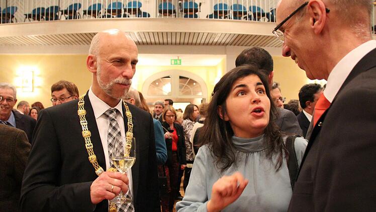 Oberbürgermeister Kay Blankenburg (links) mit der Leiterin des Kurorchesters Elena Iossifowa und dem Geschäftsführer der Mediengruppe Oberfranken, Walter Schweinsberg (rechts).  Foto: Benedikt Borst