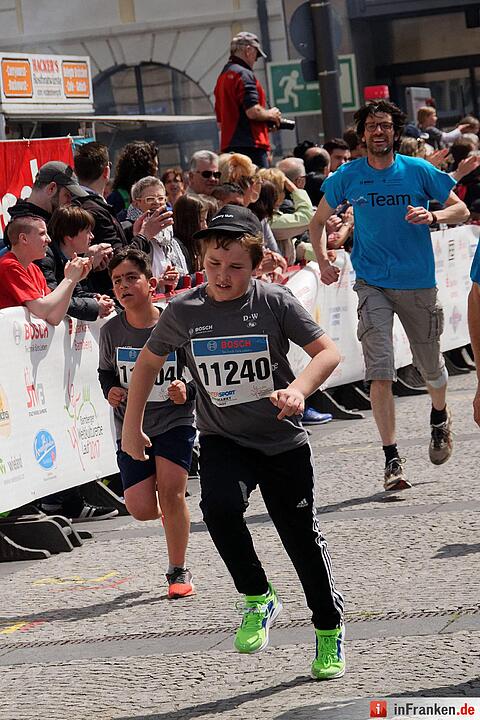 Weltkulturerbelauf 2017 in Bamberg: Der Zieleinlauf am Maxplatz