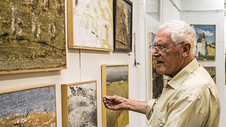 Robert Reiter in seiner neuen Werkstattgalerie in Untersiemau. Offiziell eröffnet wird sie am 15. September.Foto: Jochen Berger