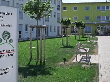 Außenansicht des BRK-Wohn- und Pflegeheims "Am Weidengarten" Foto: BRK