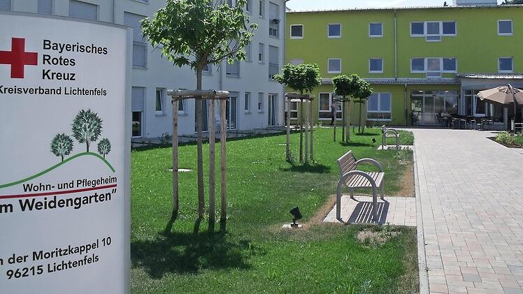 Außenansicht des BRK-Wohn- und Pflegeheims "Am Weidengarten" Foto: BRK