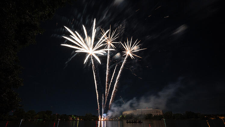 Fulminate Feuerwerk-Show beim 200. N&uuml;rnberger Volksfest