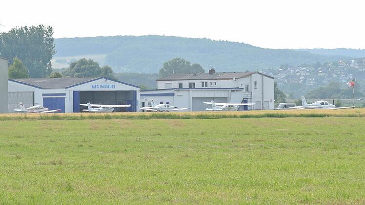 Ein ansonsten herrlicher Flugtag endete am Haßfurter Verkehrslandeplatz mit einem misslichen Unfall. Foto: Brigitte Krause
