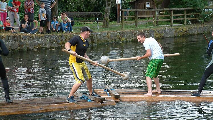 Der spätere Sieger Dominic Baaser (links) und Daniel Schmitt beim Fischerstrechen