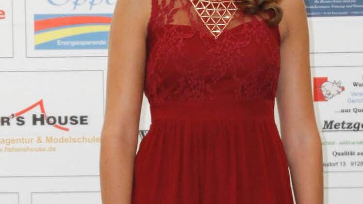 Theresa Gerwig im Abendkleid. Foto: Reinhard Löwisch