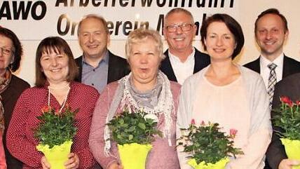 Die Mainleuser Awo ehrte treue Mitglieder. Im Bild (von links) Vorsitzende Adelheid Wich, Kreisgeschäftsführerin Elisabeth Weith, Brunhilde Marx (15 Jahre), Klaus Marx (15), Angelika Bechstedt (25), Zweiter Kreisvorsitzender Hartmut Rochholz, Sandra Piskol (25), Bürgermeister Robert Bosch und Detlef Kühl (25)