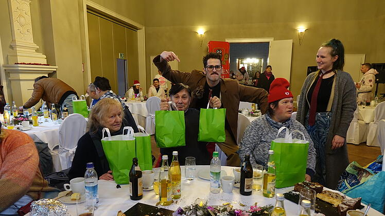 N&uuml;rnberg: Biker-Verein veranstaltet Weihnachtsessen f&uuml;r N&uuml;rnberger Obdachlose