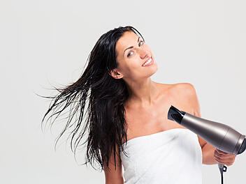 Haare föhnen, Haarföhn, Föhn, Haartrockner, Haare, Haare waschen