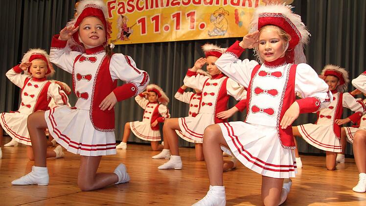 Immer wieder eine Augenweide - die Stadtsteinacher Garden. Auch die Midigarde überzeugte durch ihren Supertanz.