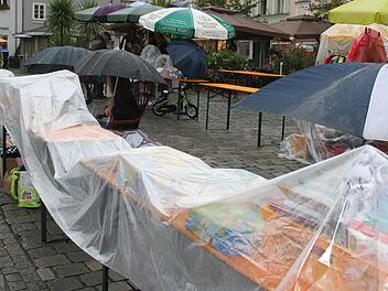 So sah es beim Flohmarkt auf dem Marktplatz aus.Fotos: Sonny Adam