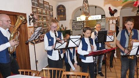 F&uuml;r die musikalische Einstimmung sorgten die Nachwuchskr&auml;fte der Stadtkapelle unter der Leitung von Fabian Ramming.  Foto: Klaus-Peter Wulf