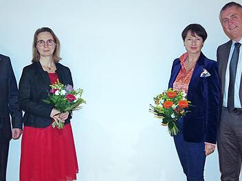 Amtswechsel beim Kiwanis-Club Kronach-Frankenwald: Thomas Luger folgt Peter Anhut als Präsident des Kiwanis-Clubs Kronach-Frankenwald. Das Bild zeigt (von links) Dr. Peter Anhut mit Ehefrau Dr. Claudia Anhut sowie Thomas Luger mit Ehefrau Bettina Luger