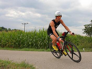 Die Form stimmt: 16 Minuten schneller als vor vier Jahren war Markus Unsleber (im Bild) beim Breisgau-Triathlon. Foto: privat