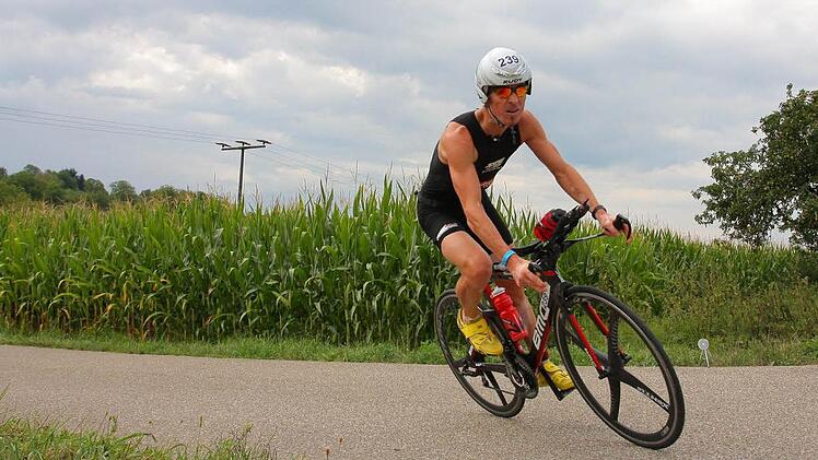 Die Form stimmt: 16 Minuten schneller als vor vier Jahren war Markus Unsleber (im Bild) beim Breisgau-Triathlon. Foto: privat