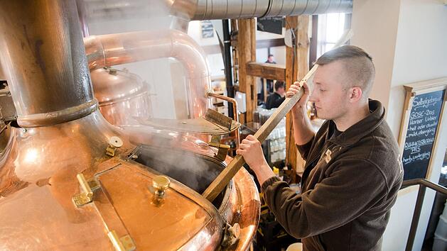 Im bundesweiten Vergleich stehen Bayerns Brauereien sehr gut da. Bei gleich zwei Kategorien standen sie ganz vorne.  Foto: Julian Stratenschulte/dpa