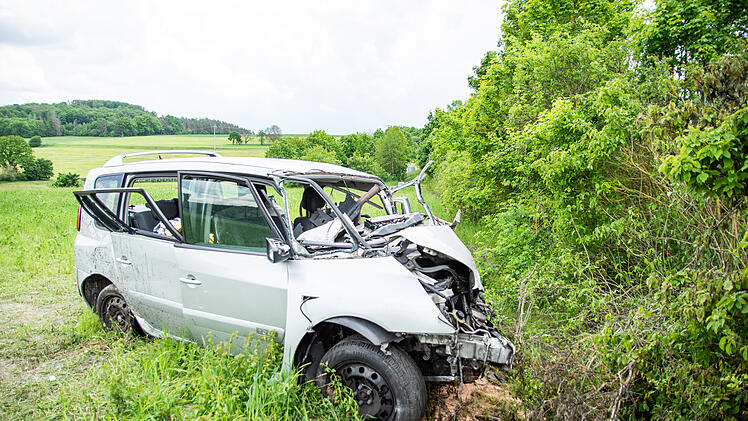 Geisterfahrerunfall auf A7 bei Ansbach: Ein Toter und mehrere Schwerverletzte