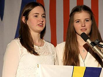 Natalie Tremel (links) und Melanie Gerstner berichteten von ihrem Aufenthalt in Vandalia.  Foto: Gerda Völk