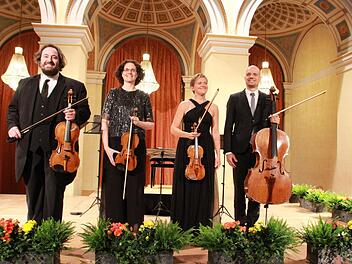 Musikalischev Schlagkraft: das Artemis-Quartett mit (von links) Gregor Sigl, Anthea Kreston, Vineta Sareika und Eckart Runge.  Foto: Thomas Ahnert