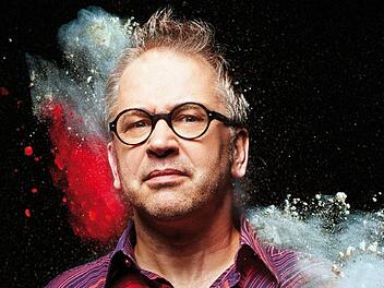 Kabarettist Robert Griess  gastiert am Samstag, 26. Oktober, 19.30 Uhr, in die Galerie Form+Farbe. Foto:   Jochen Manz.