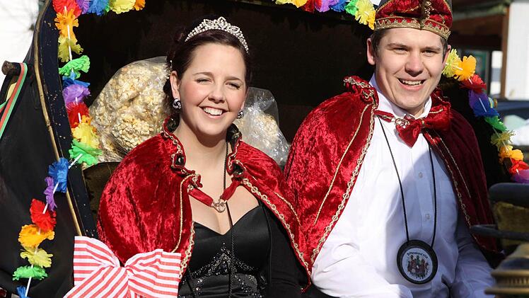 Das Prinzenpaar Kristin I, die klaa von Schmierer und Dominik I, von Görch de klaa.