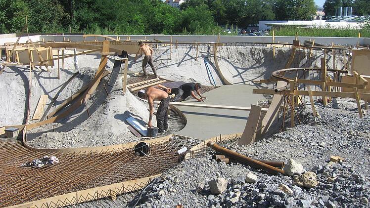 Die Firma Schmück hat schon komplizierte Bauvorhaben wie eine dreidimensionale Skateanlage in Stuttgart abgewickelt. Dabei konnten keine Fertigteile verwendet werden, sondern der so genannte Ortbeton wurde direkt auf der Baustelle frisch verarbeitet. Foto: privat