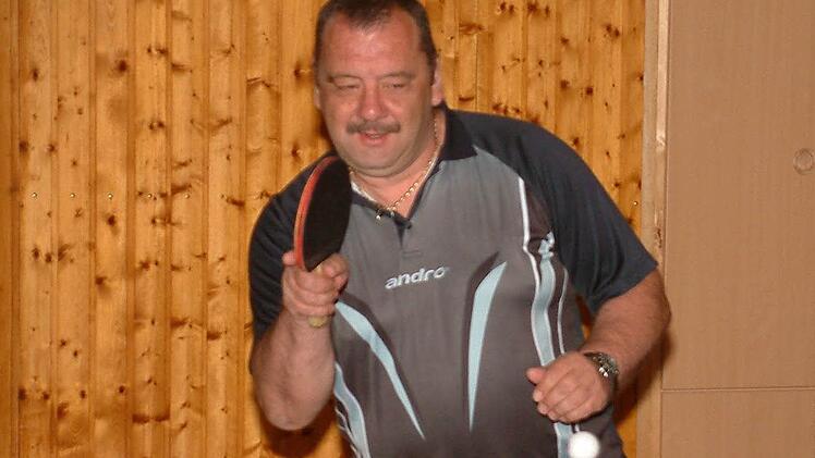 Frank Barthel vom FC Wacker Haig gab sich beim 8:8 in Naila in seinen beiden Einzeln keine Blöße. Foto: Hans Franz